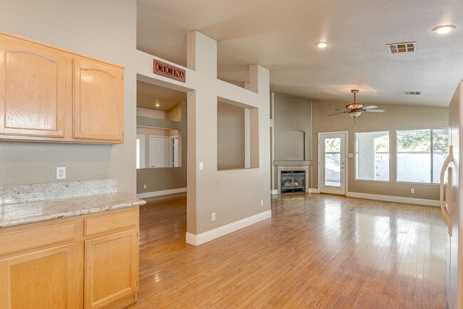 Building Photo - WONDERFUL 3 BEDROOM PLUS DEN 1 STORY HOME. CASITA WITH OWN BATHROOM! GATED COMMUNITY!