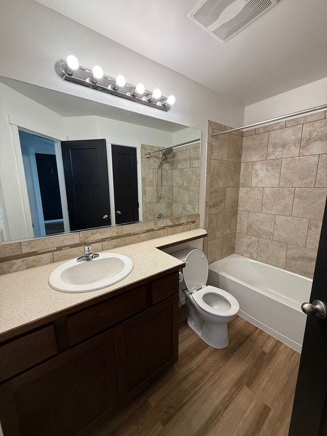 Building Photo - New Listing! Beautiful 4 Bed / 3 Bath Home...
