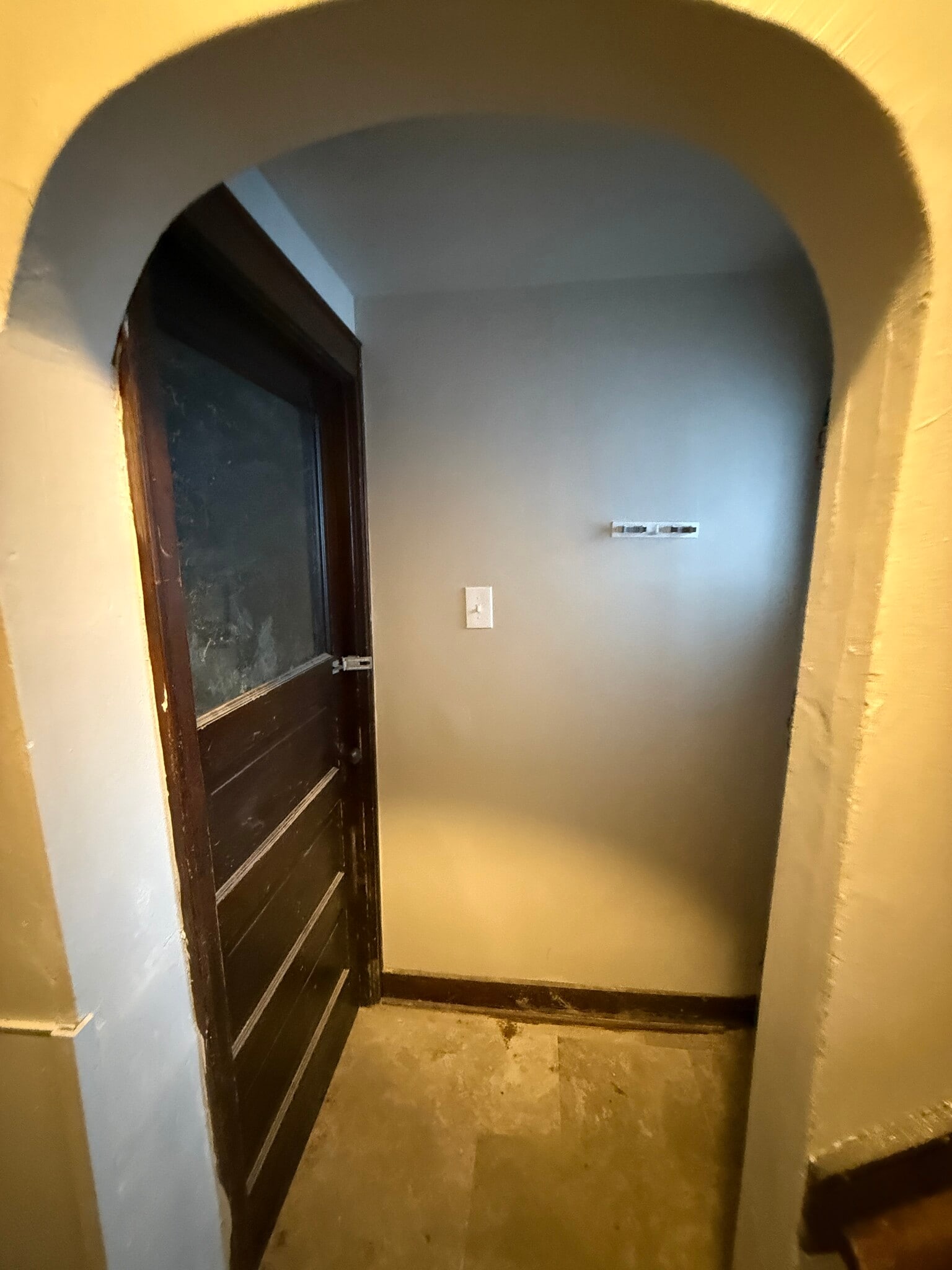 Building Photo - 818 N Van Buren St