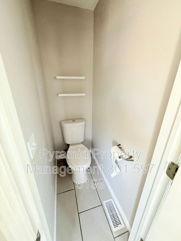 Building Photo - 979 Blue Heron Cir