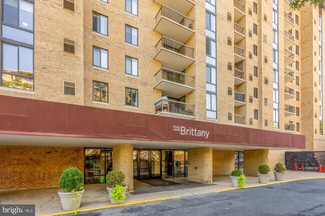 Building Photo - 4500 S Four Mile Run Dr