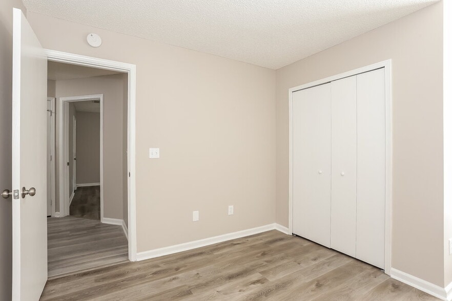 Building Photo - 3014 Caroline Crest Dr E