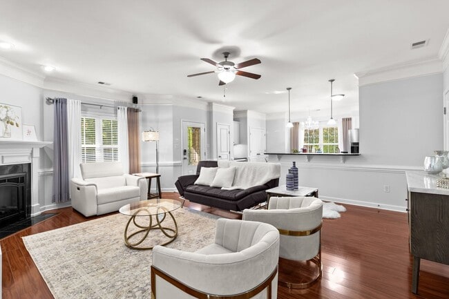 Building Photo - Furnished Townhome – All Inclusive | Gated...