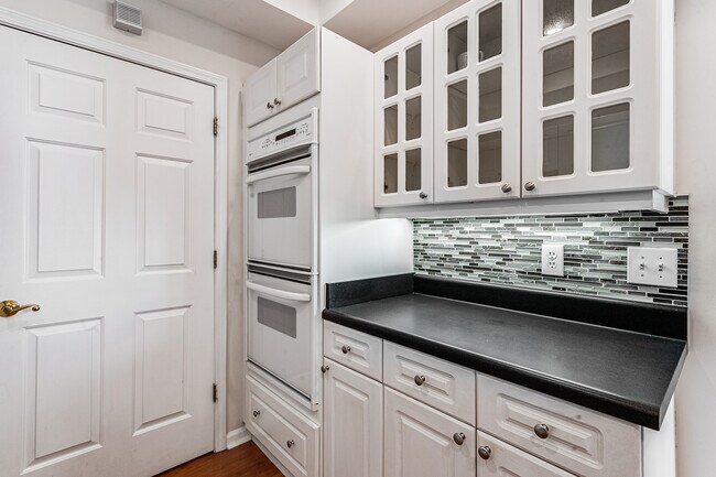 Building Photo - 3636 Habersham Rd NW