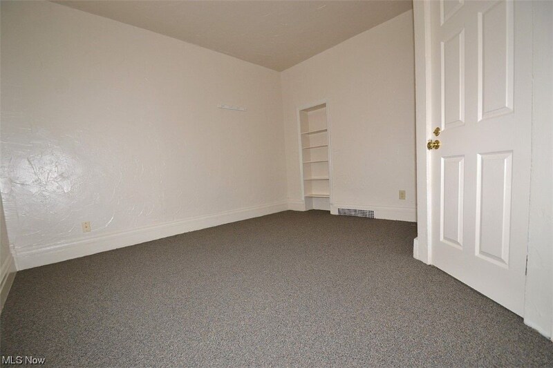 Building Photo - 450 Allyn St