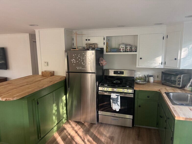 Building Photo - 3 Sylvan Cir