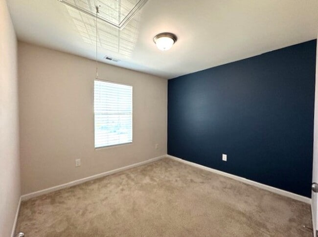 Building Photo - ~~~~~~~~ Park Place Townhomes ~~~~~~~ Pretty 3 bedroom 2.5 bath unit~~~~~