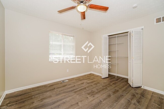 Building Photo - REDUCED!