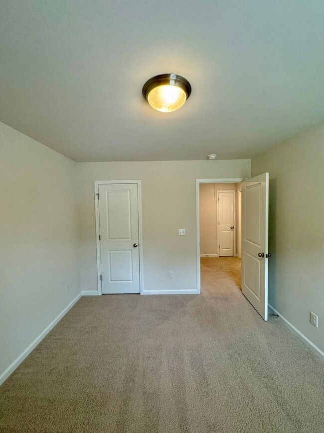 Building Photo - 3BR/2BA Townhouse in The Townes at Sherrills Ford