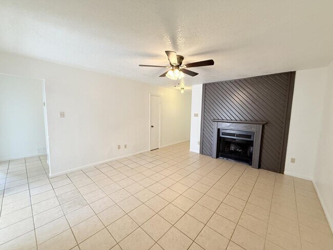 Building Photo - 206 Jason Dr