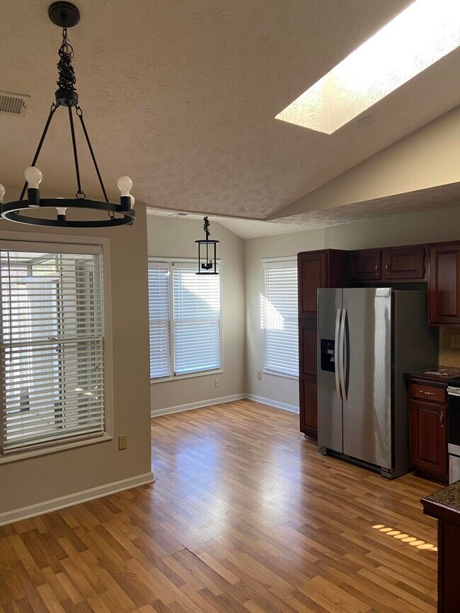 Building Photo - 3676 Cottage Cir