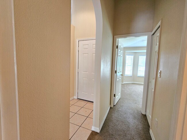 Building Photo - 2813 Harwood Ct
