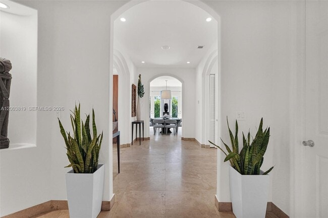 Building Photo - 2143 N Bay Rd