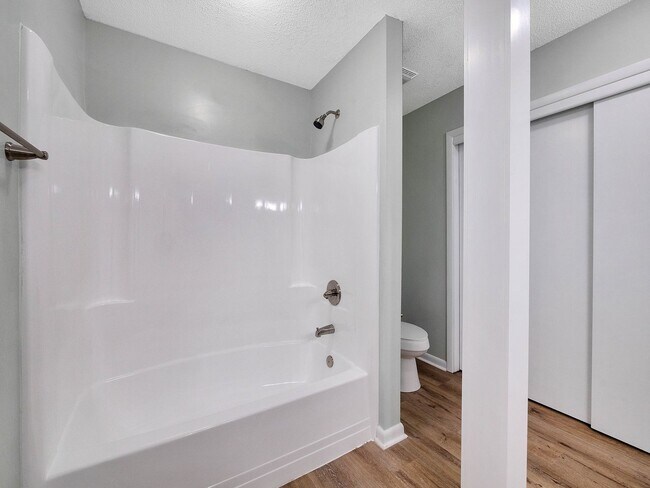 Building Photo - Adorable 3 BR 2 BA in Hixson