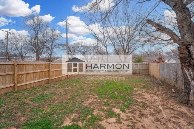 Building Photo - 416 N Georgie Ave