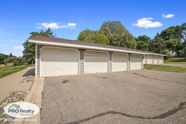 Building Photo - 2 Bedroom Townhome **1,000.00 Rent Credit with a May or June 2026 Move In**