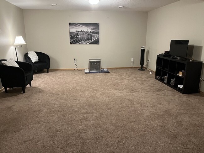 Building Photo - Prime location Vadnais Heights Townhome 4 Bed 4 Bath!