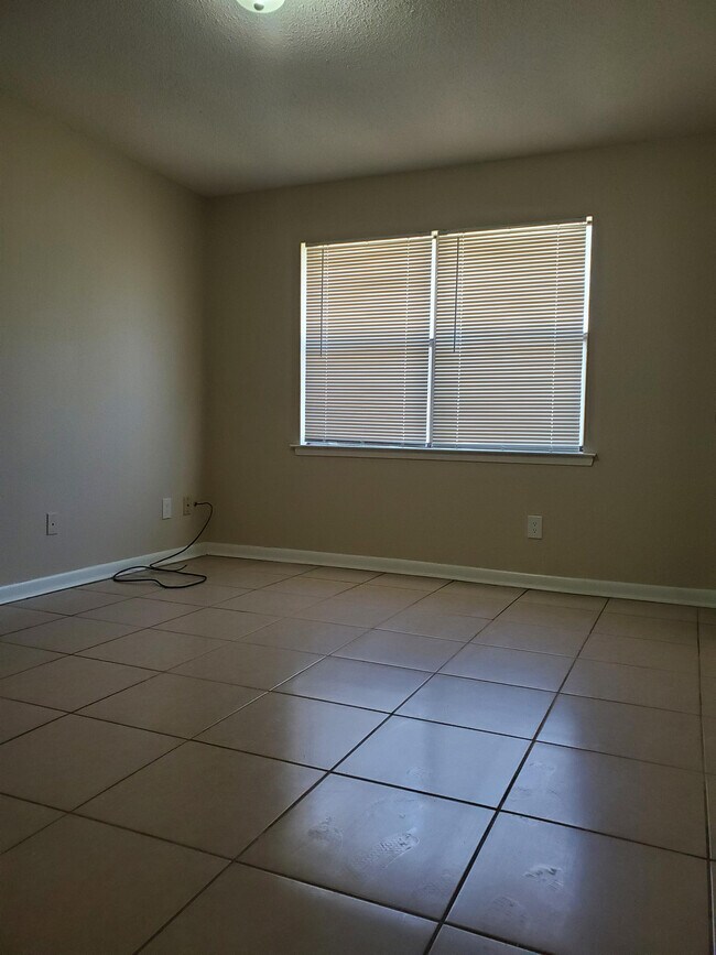 Building Photo - 1805 Courtney Dr