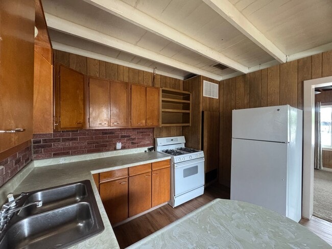 Building Photo - 1308 S Lea Ave