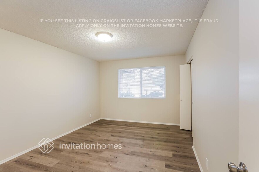 Building Photo - 701 N Comanche Dr