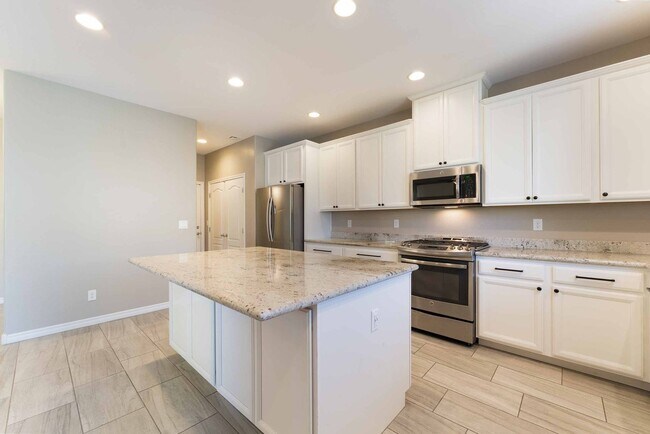 Building Photo - Modern Luxury Living Space!