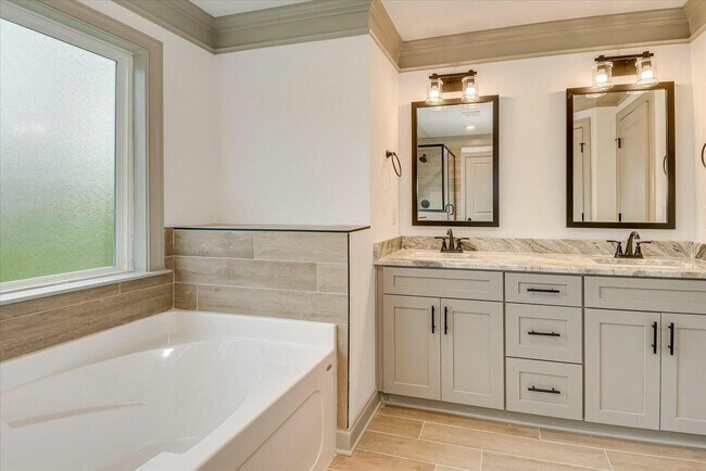 Building Photo - 2021 Warbler Dr
