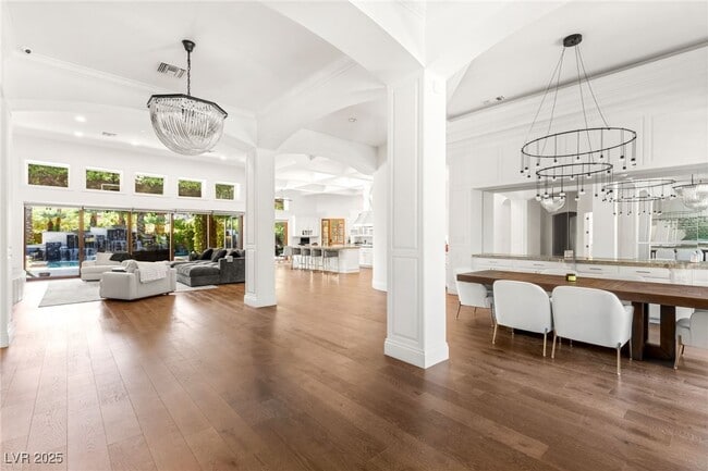 Building Photo - 9813 Moon Valley Pl