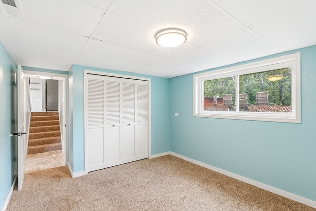 Building Photo - Spacious 4-Bedroom Chemawa Park Home with Fireplace, Bonus Room & Large Yard