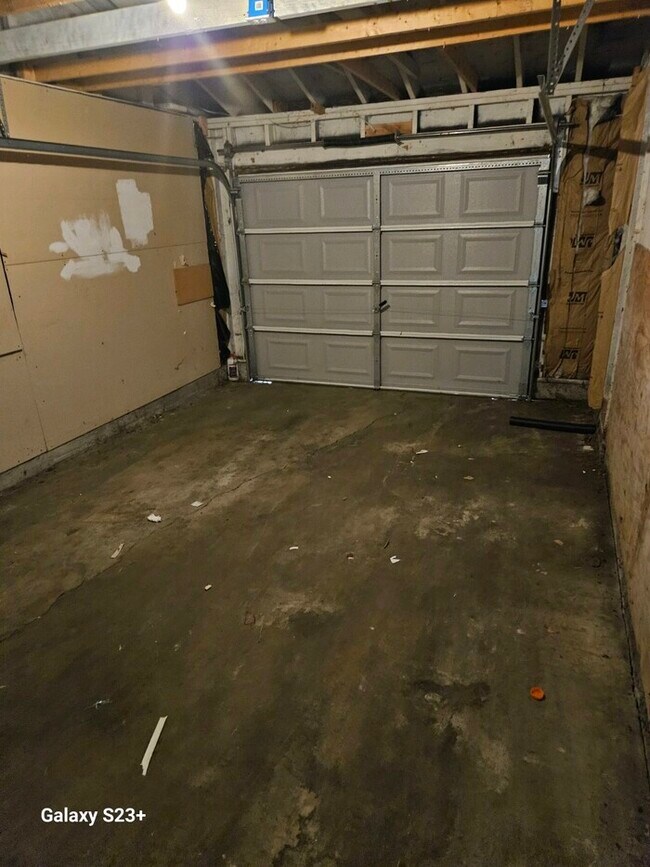 Building Photo - Great 3 bedroom home