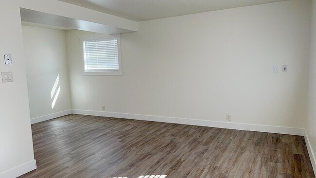 Building Photo - 362 E 1500 S
