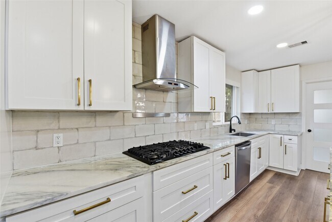 Building Photo - 2606 Parana Dr