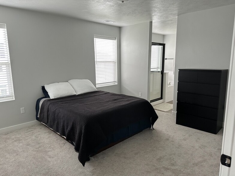 Building Photo - 419 W 720 S