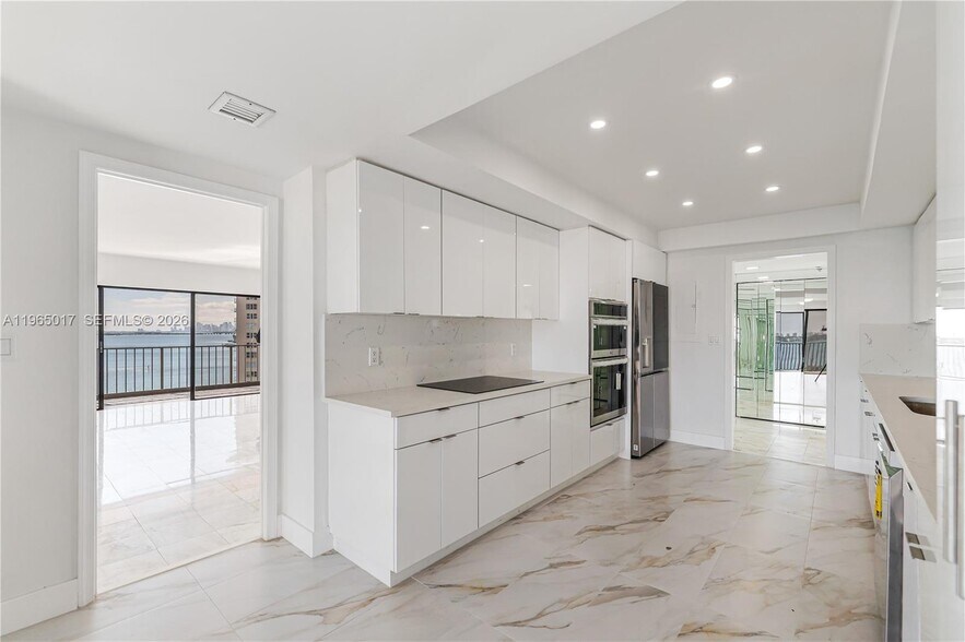 Building Photo - 1800 NE 114th St