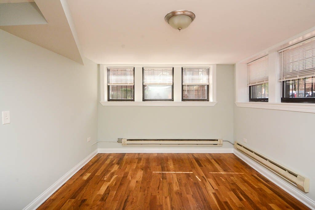 Building Photo - 4242 N Wolcott Ave