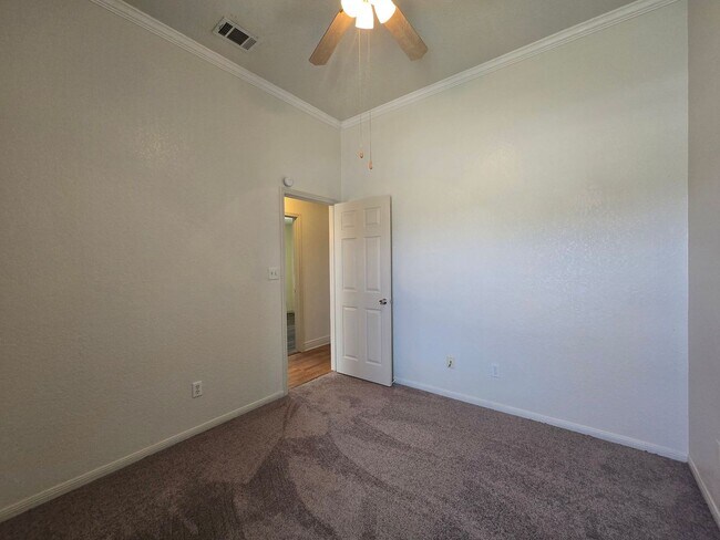 Building Photo - 2305 Amethyst Dr