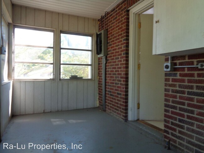Building Photo - 3 br, 1 bath House - 2881 Hwy 66 South