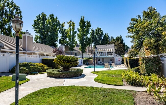 Building Photo - Beautiful Remodeled 2-Bedroom Single-Story Condo