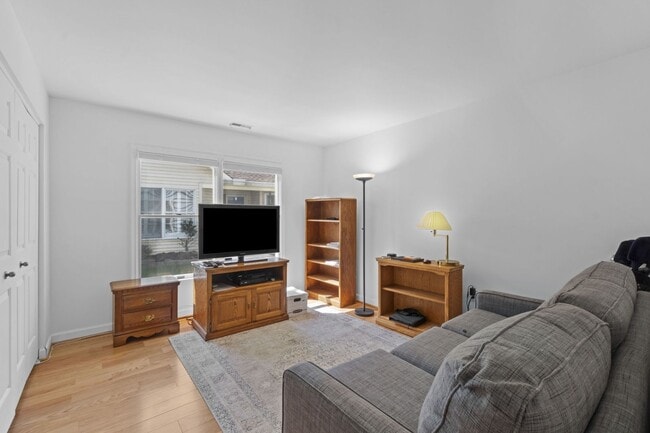 Building Photo - 709 Sydney Terrace
