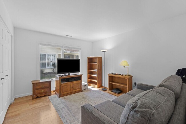 Building Photo - Updated home in Heritage Harbour available...