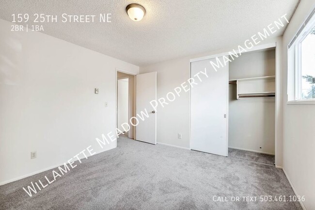 Building Photo - Spacious Updated 2 Bedroom 1 Bath Upstairs...