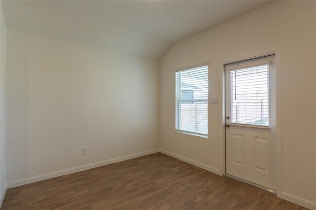 Building Photo - 224 Las Lomas Dr