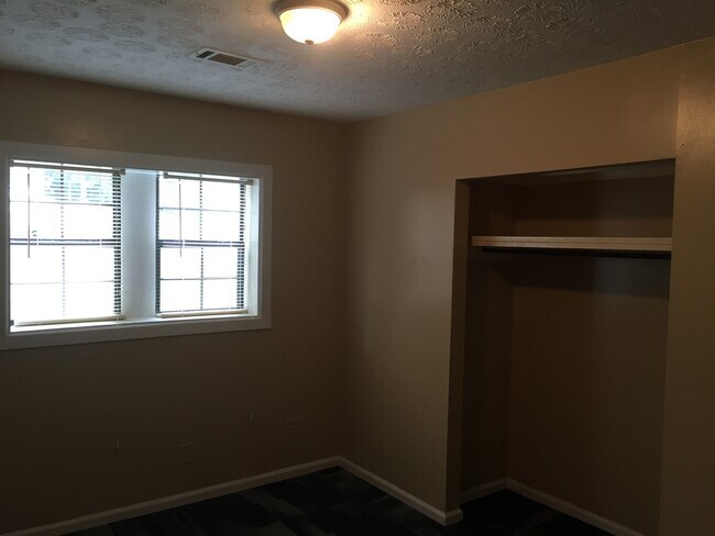 Building Photo - **AVAILABLE NOW**Total Electric East Columbus 4 bedroom/1 bathroom Home for Rent***