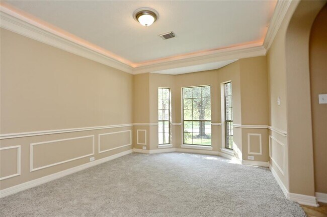 Building Photo - 14010 Norhill Pointe Dr