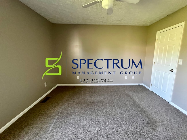 Building Photo - Now accepting applications - Large 4 bedroom 2 bath single family home Dandridge, TN