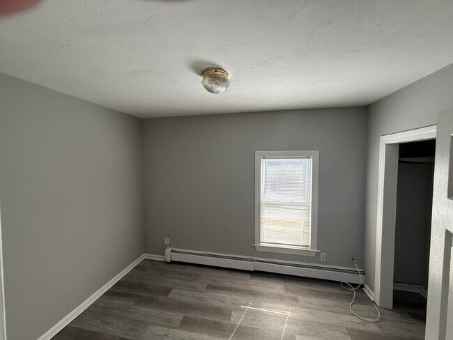 Building Photo - 142 Belmont St