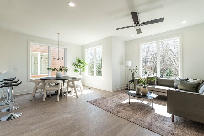 Building Photo - 620 Walnut Hts Dr