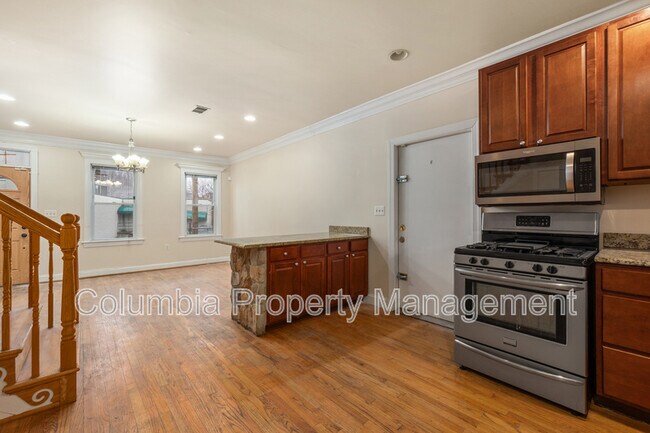 Building Photo - 1809 Kendall St NE