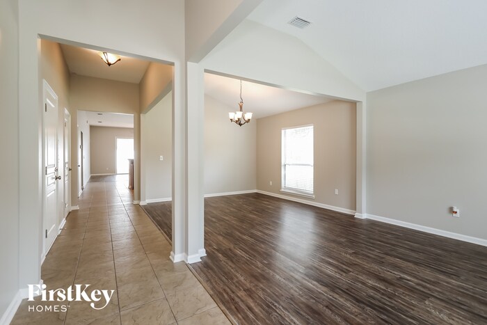 Building Photo - 523 Chestwood Chase Dr