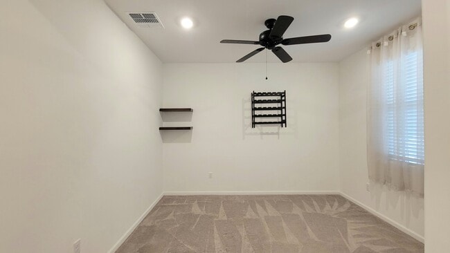 Building Photo - 7152 W Vineridge Dr