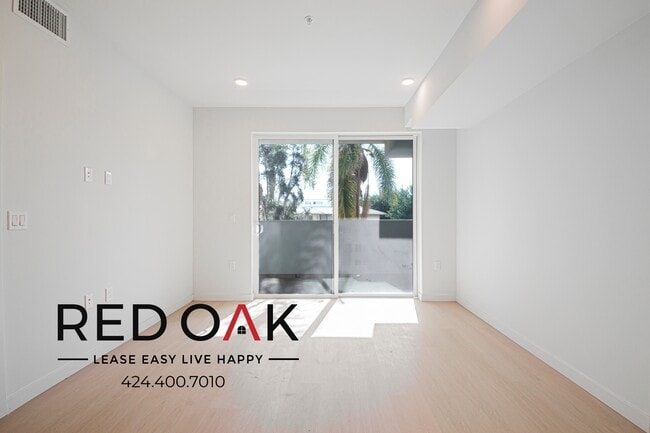 Building Photo - 856 S Gramercy Dr